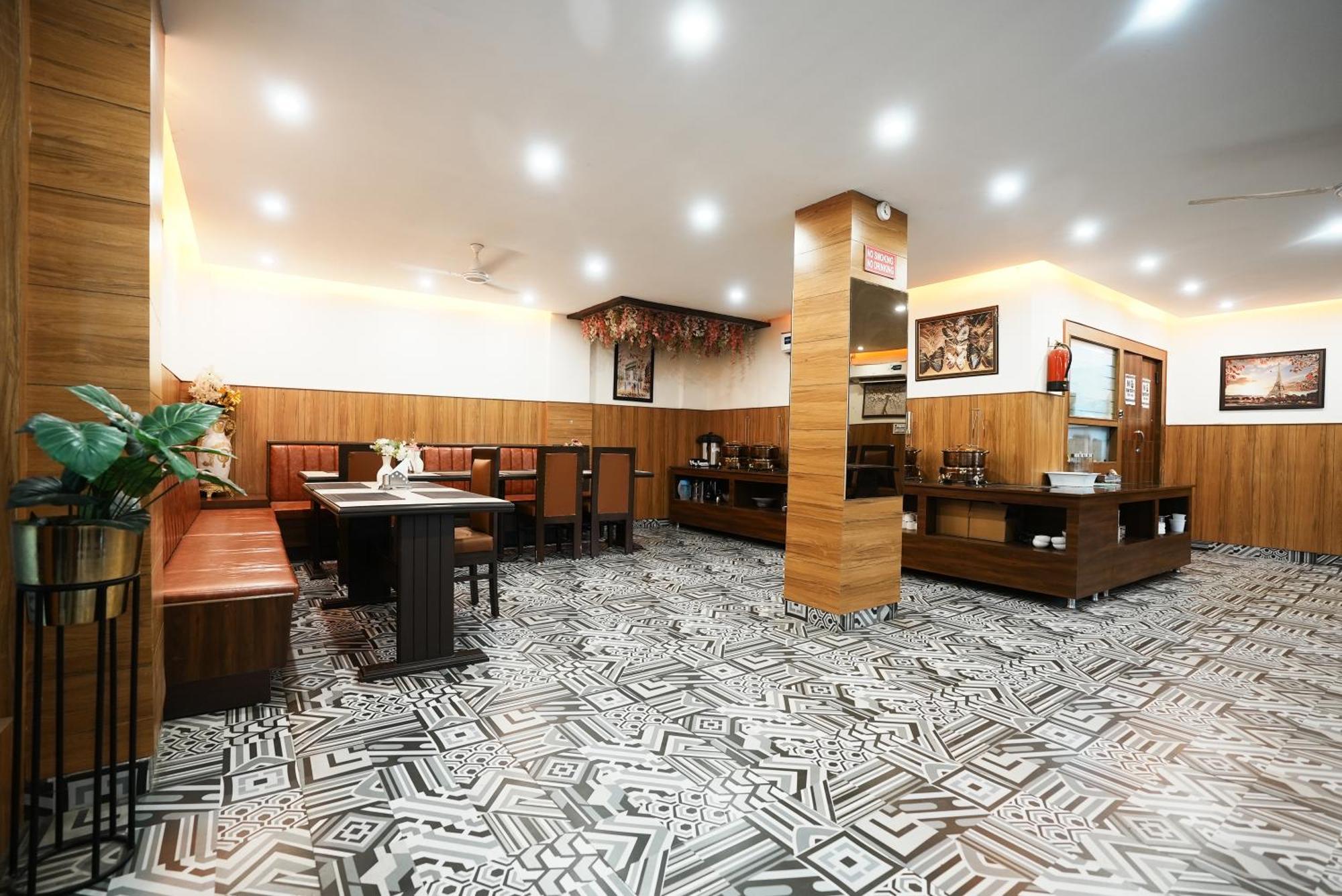 Hotel The 7 Seas Rishīkesh Екстериор снимка