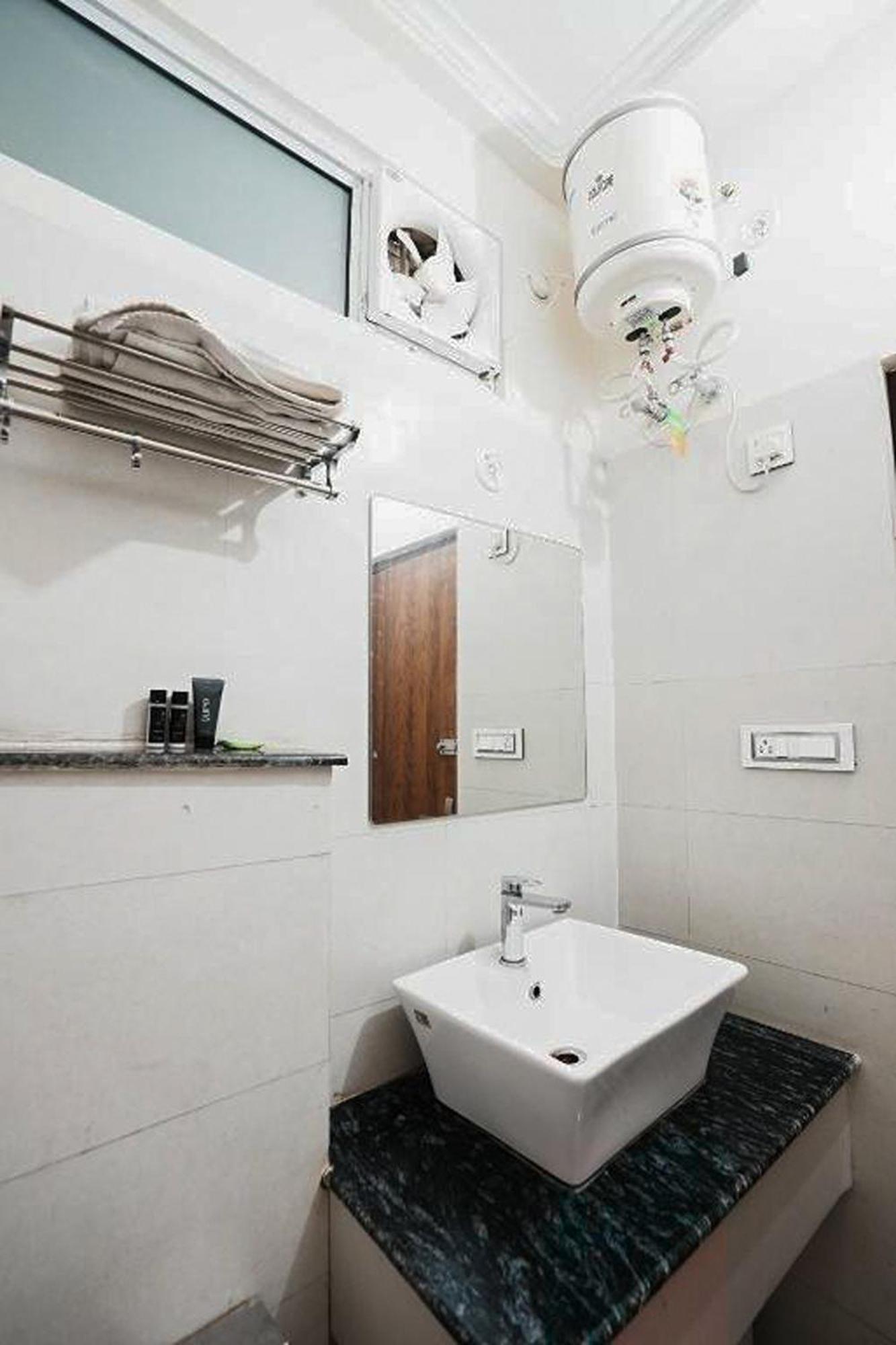 Hotel The 7 Seas Rishīkesh Екстериор снимка