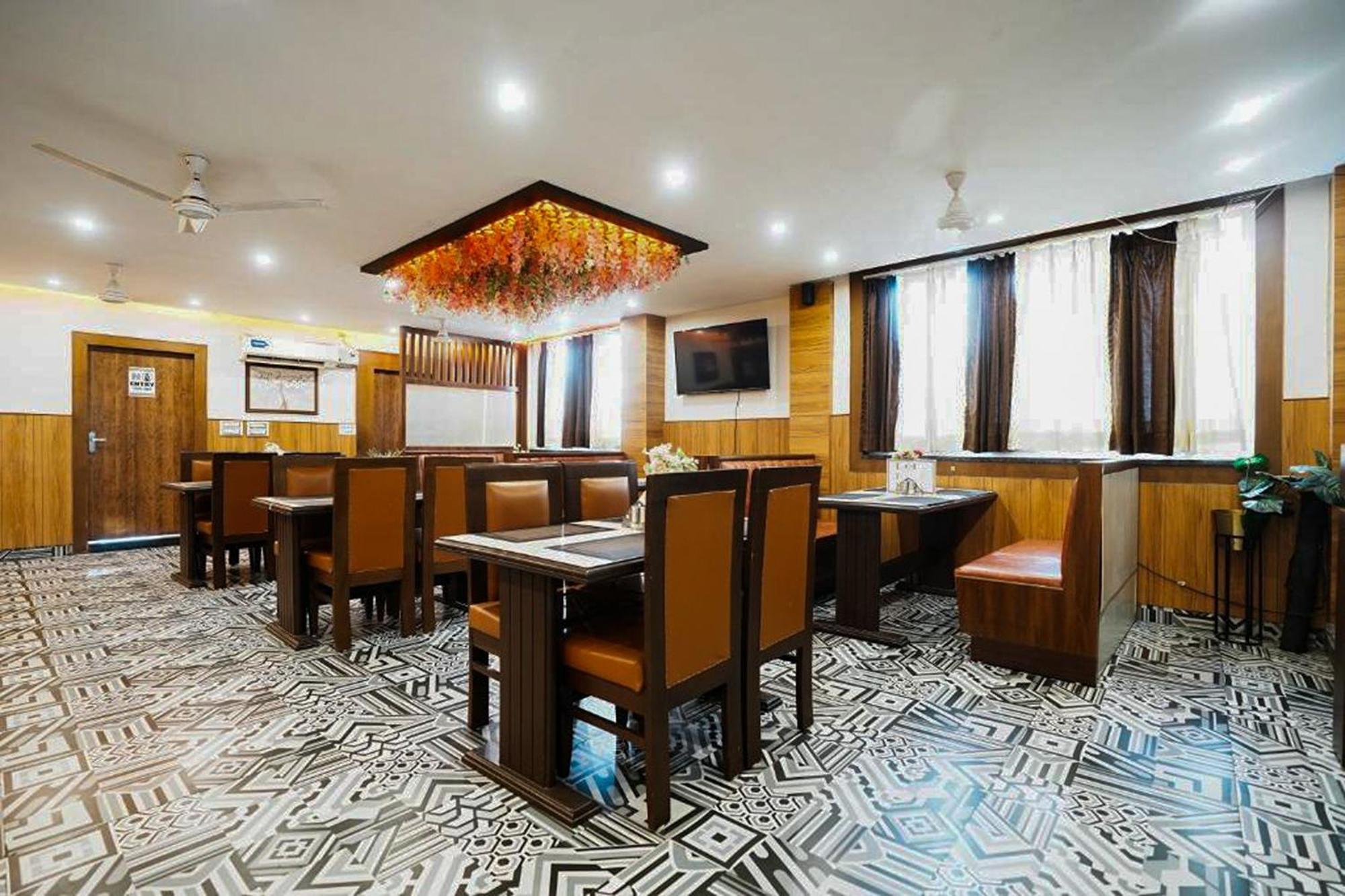 Hotel The 7 Seas Rishīkesh Екстериор снимка